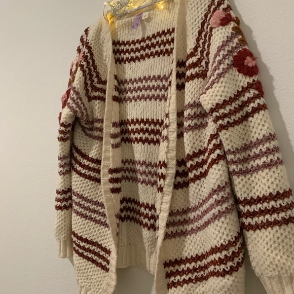 ✨soft, cozy, & chunky floral sweater - Picture 4 of 5